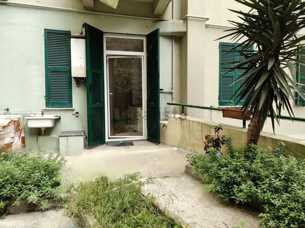 appartamento in vendita a Genova in zona Staglieno