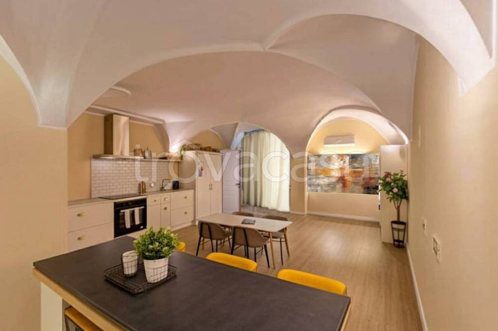 appartamento in vendita a Genova in zona Sottoripa / Maddalena / Molo