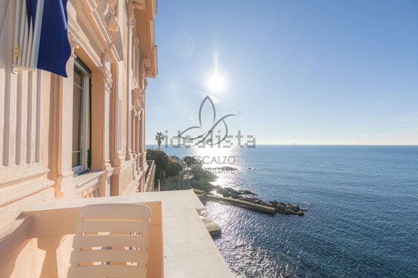 appartamento in vendita a Genova in zona Quarto dei Mille