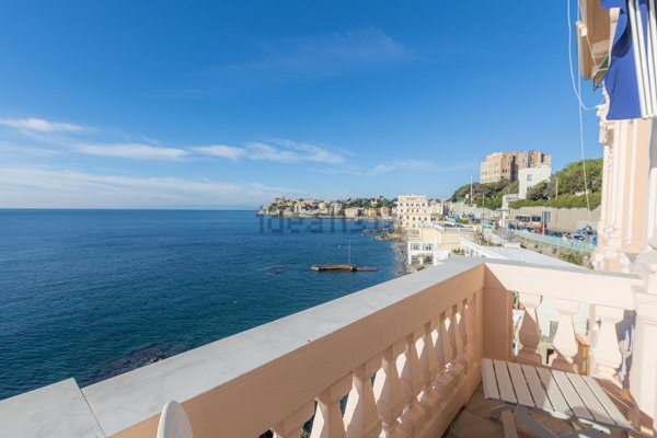 appartamento in vendita a Genova in zona Quarto dei Mille