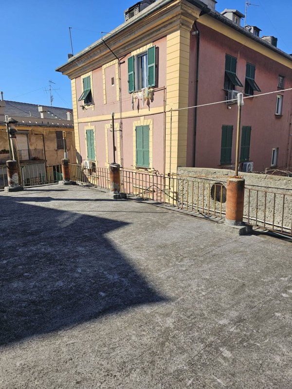 appartamento in vendita a Genova in zona Sestri Ponente