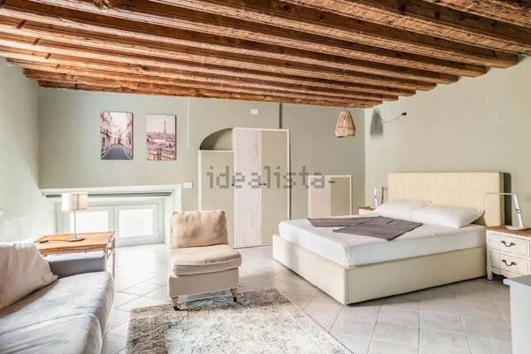 appartamento in vendita a Genova in zona Sottoripa / Maddalena / Molo