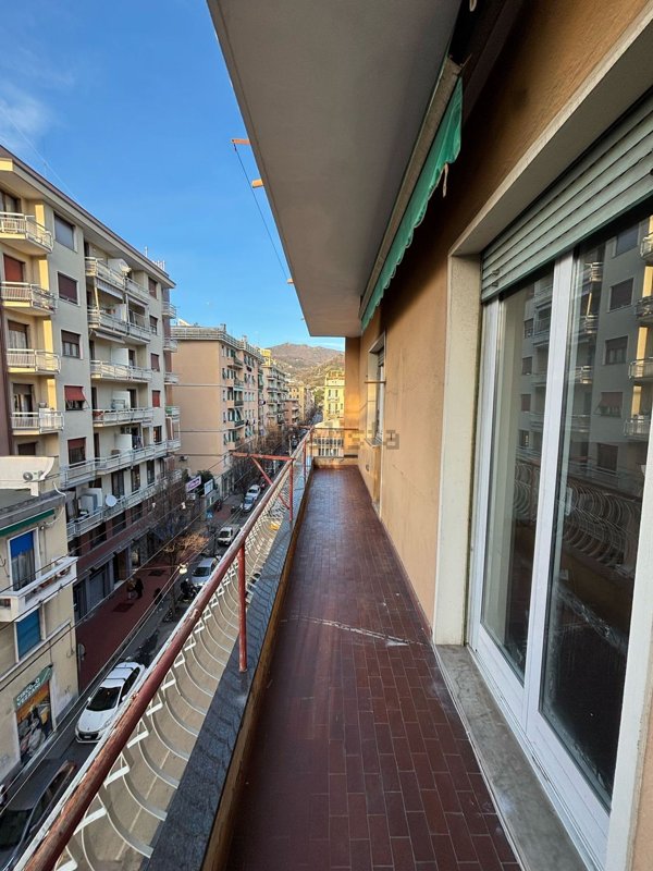 appartamento in vendita a Genova in zona Rivarolo