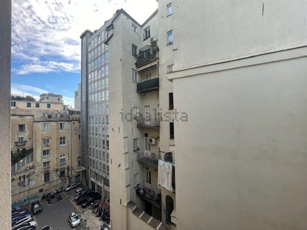 appartamento in vendita a Genova in zona Sottoripa / Maddalena / Molo