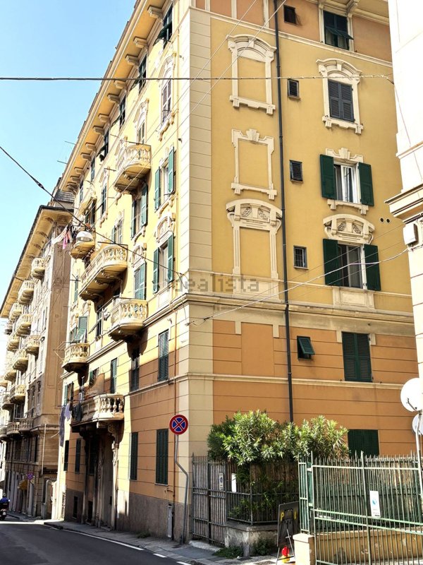 appartamento in vendita a Genova in zona Sottoripa / Maddalena / Molo