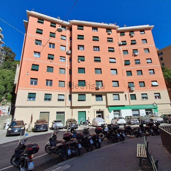 appartamento in vendita a Genova in zona Staglieno