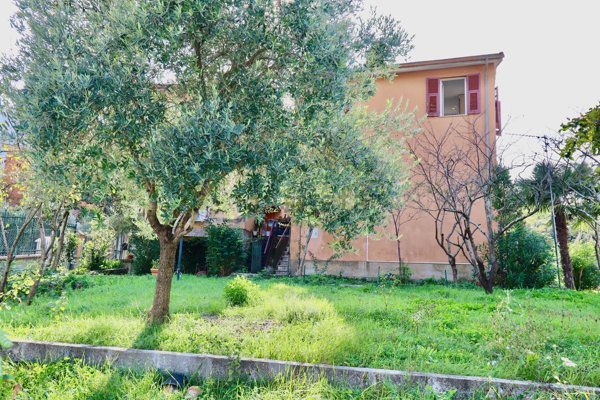 casa indipendente in vendita a Genova in zona Struppa