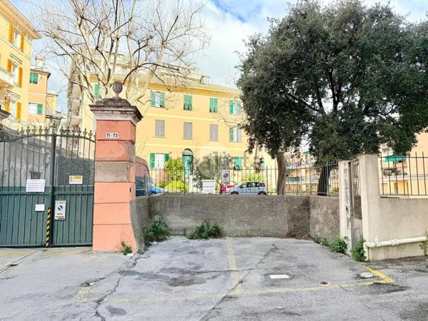 casa indipendente in vendita a Genova in zona Sestri Ponente