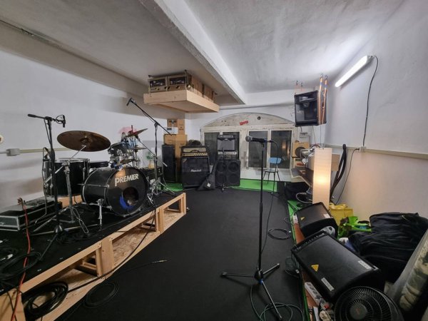 locale di sgombero in vendita a Genova in zona Borzoli