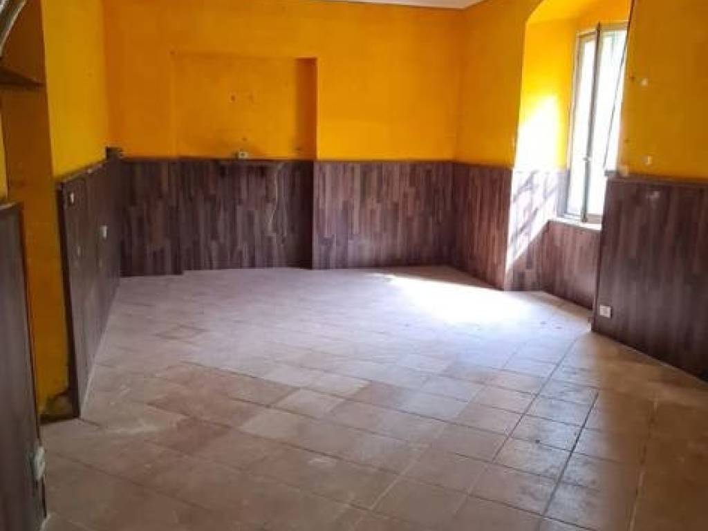 negozio in vendita a Genova in zona Rivarolo