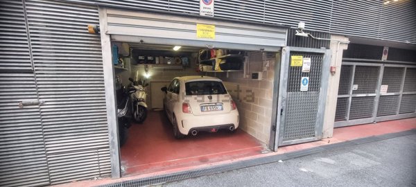 locale commerciale in vendita a Genova in zona DiNegro