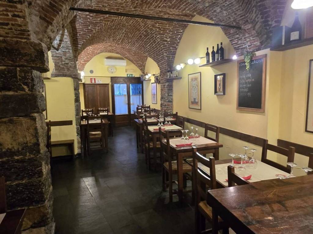 negozio in vendita a Genova in zona Sottoripa / Maddalena / Molo