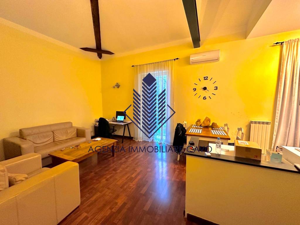 appartamento in vendita a Genova in zona Sestri Ponente