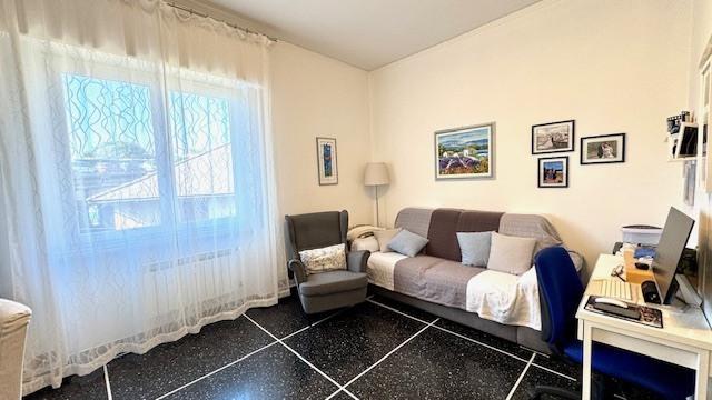 pentavano in vendita a Genova