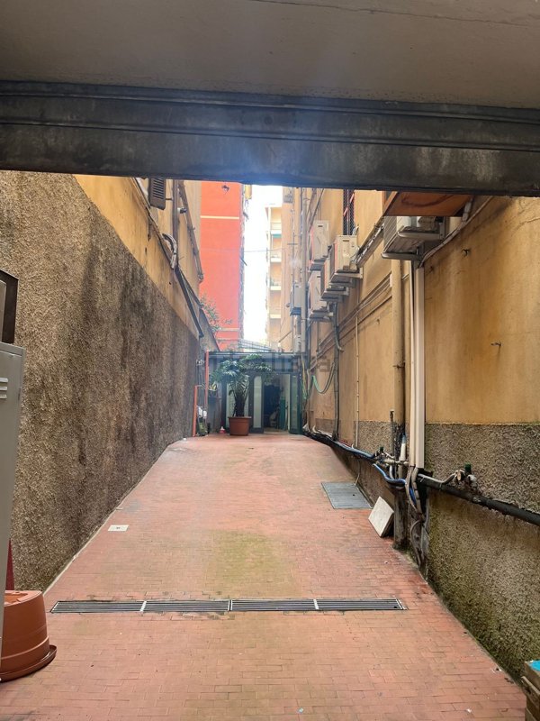 ufficio in vendita a Genova in zona Sampierdarena