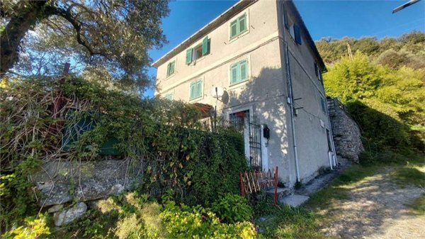 appartamento in vendita a Genova in zona Struppa