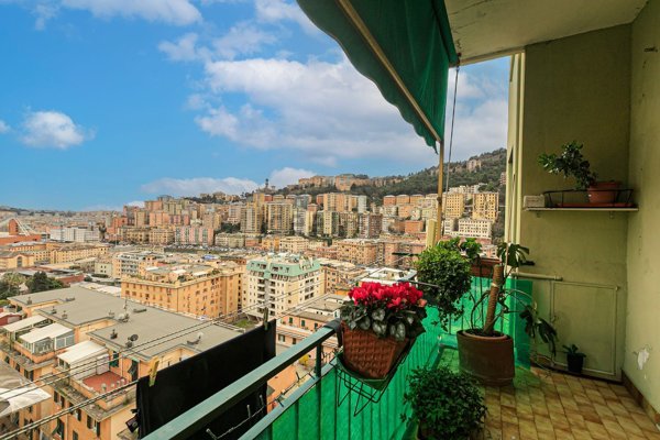 appartamento in vendita a Genova in zona Staglieno