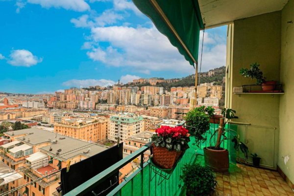 appartamento in vendita a Genova in zona Staglieno