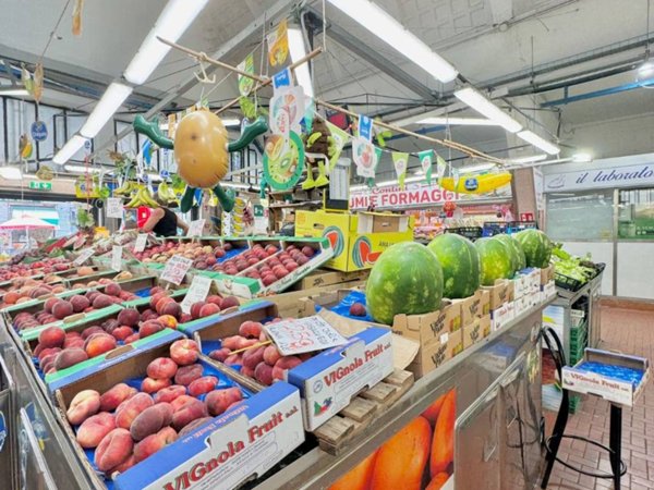 negozio in vendita a Genova in zona Marassi