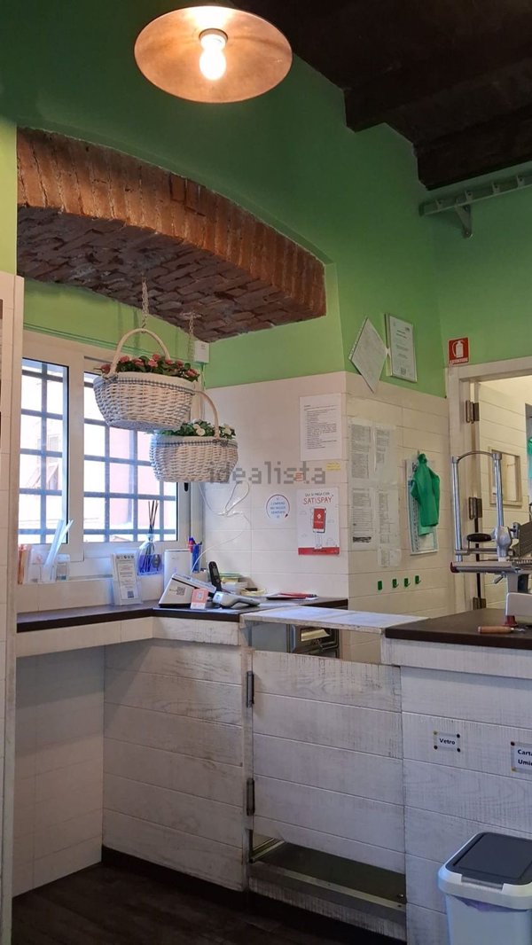 negozio in vendita a Genova in zona Foce