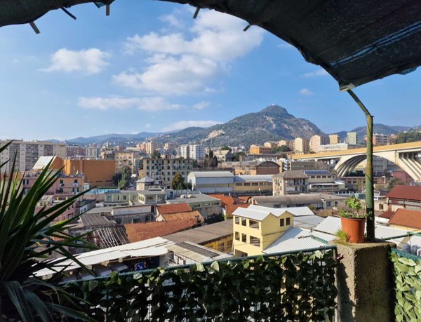 appartamento in vendita a Genova in zona Sestri Ponente