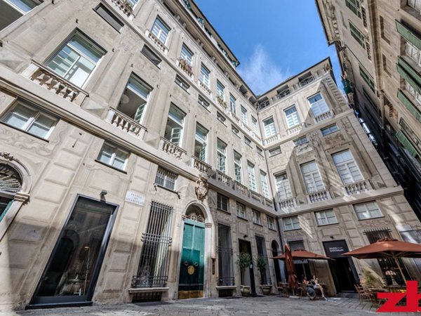 appartamento in vendita a Genova in zona Sottoripa / Maddalena / Molo