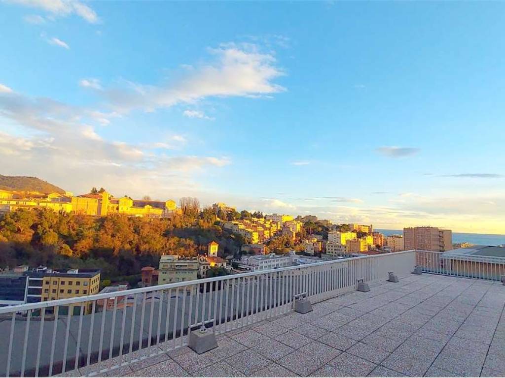 appartamento in vendita a Genova in zona Sturla