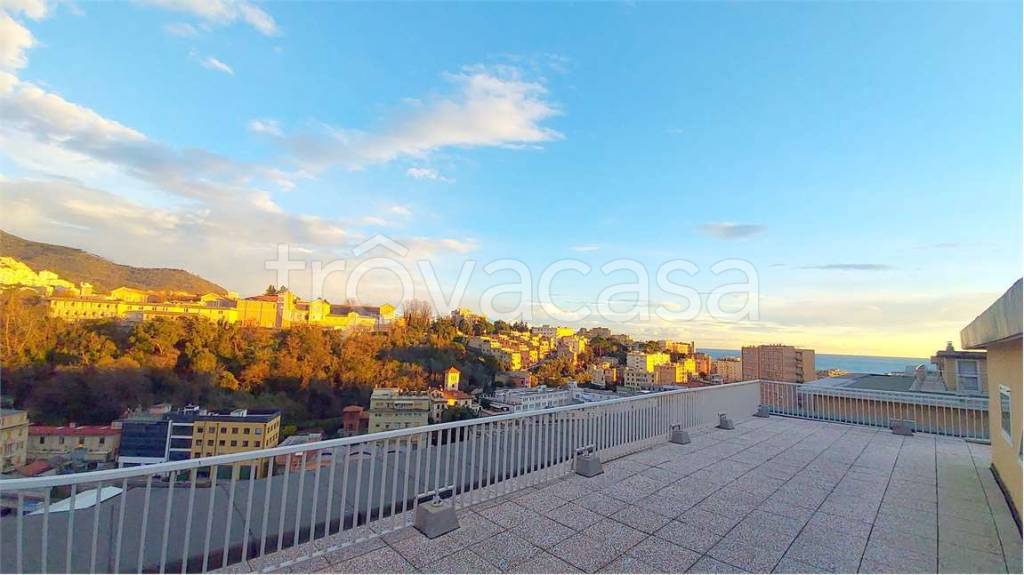 appartamento in vendita a Genova in zona Sturla