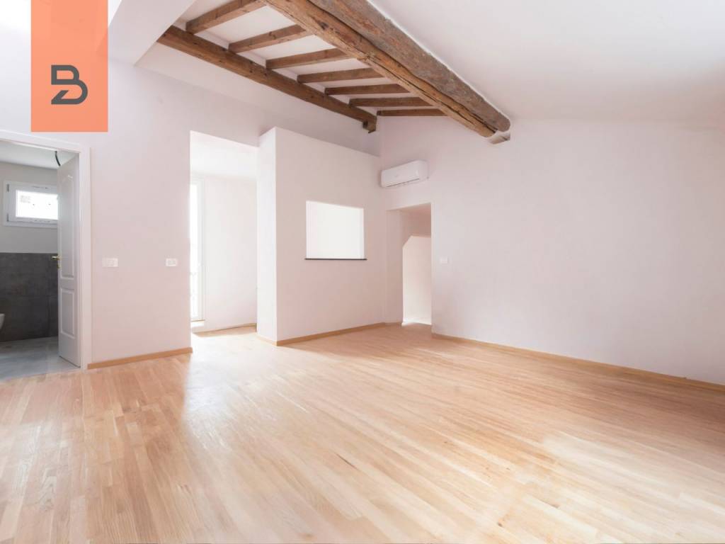 appartamento in vendita a Genova in zona Sottoripa / Maddalena / Molo