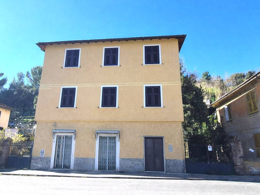casa indipendente in vendita a Genova in zona Molassana