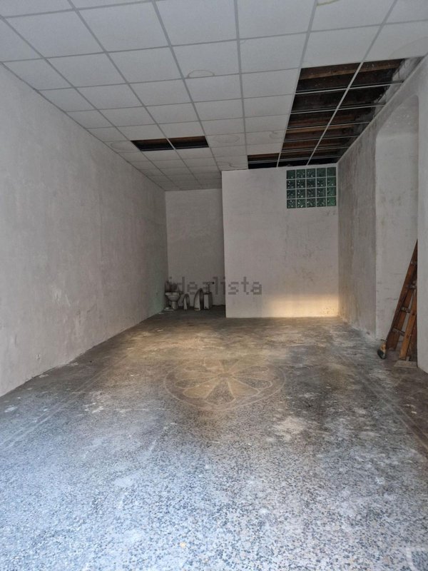 locale commerciale in vendita a Genova in zona Sampierdarena