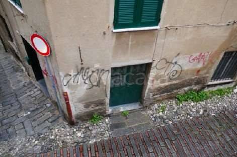 negozio in vendita a Genova in zona Sottoripa / Maddalena / Molo