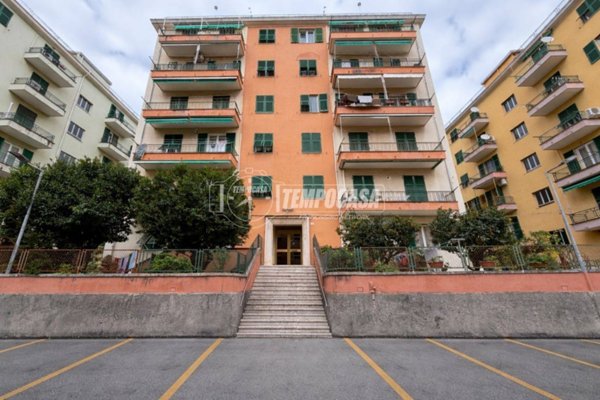 appartamento in vendita a Genova in zona Sestri Ponente