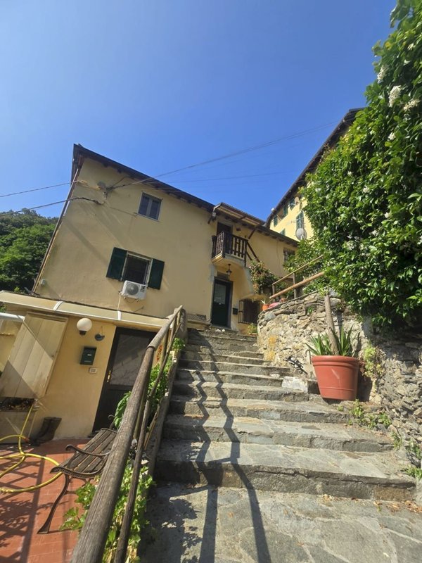 casa indipendente in vendita a Genova in zona Crevari
