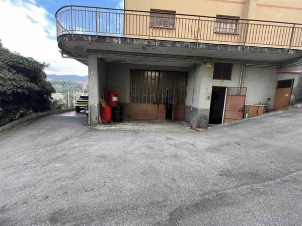 ufficio in vendita a Genova in zona Rivarolo