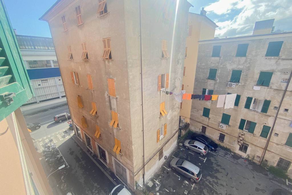 appartamento in vendita a Genova in zona Sestri Ponente