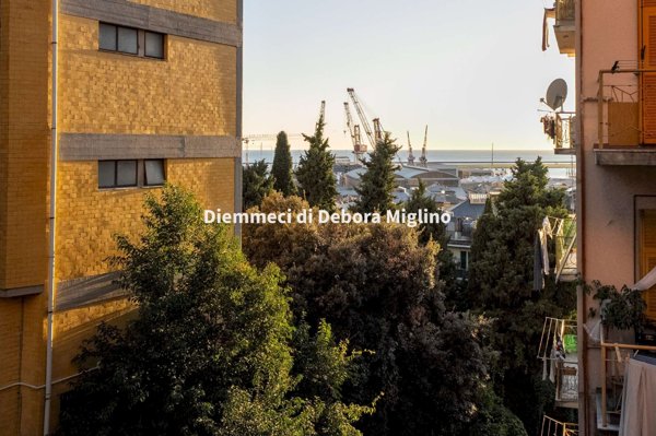 appartamento in vendita a Genova in zona Sestri Ponente