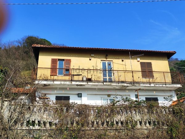 appartamento in vendita a Genova in zona Molassana