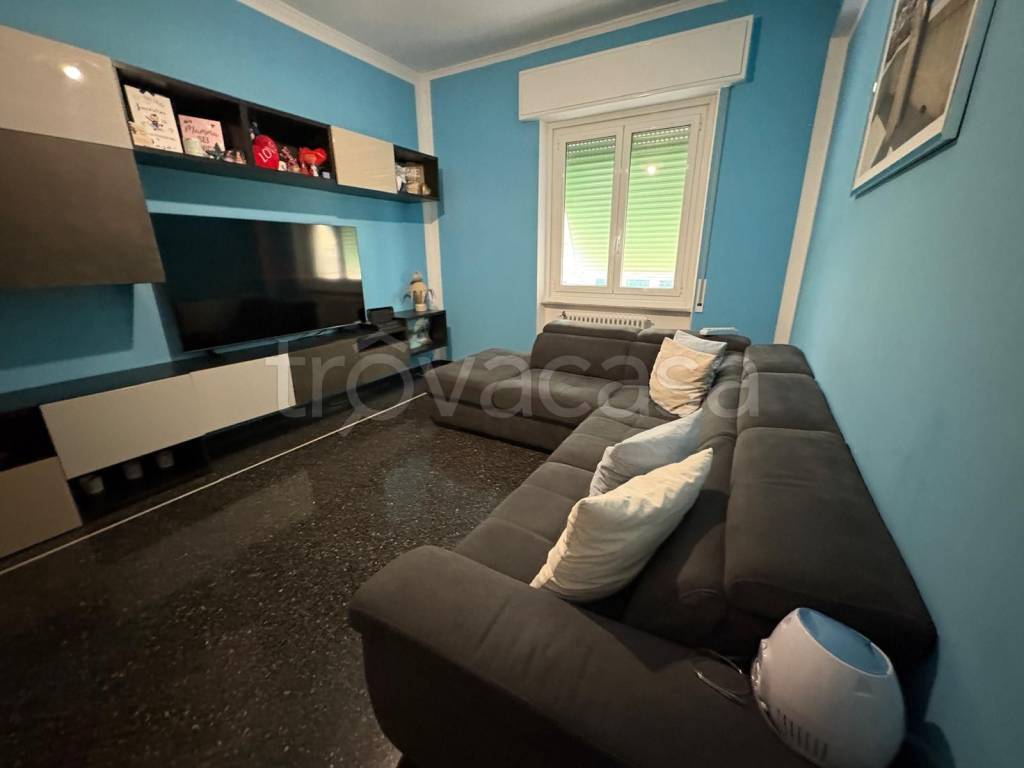 appartamento in vendita a Genova in zona Rivarolo