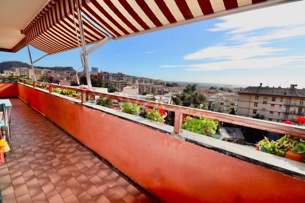 appartamento in vendita a Genova in zona Sestri Ponente
