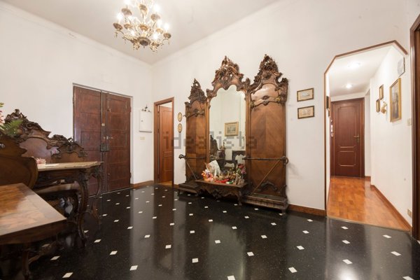 appartamento in vendita a Genova in zona Castelletto