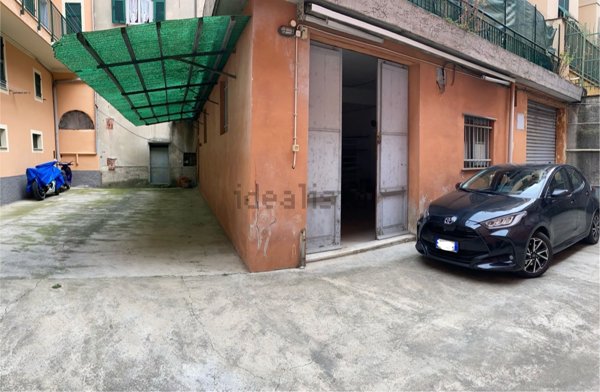 locale di sgombero in vendita a Genova in zona Certosa