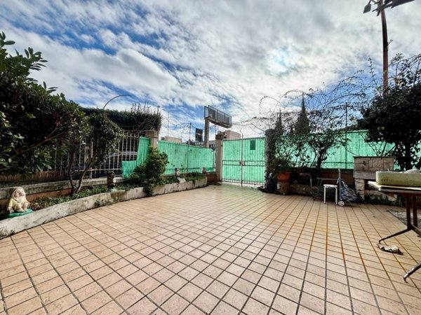 appartamento in vendita a Genova in zona Quarto dei Mille