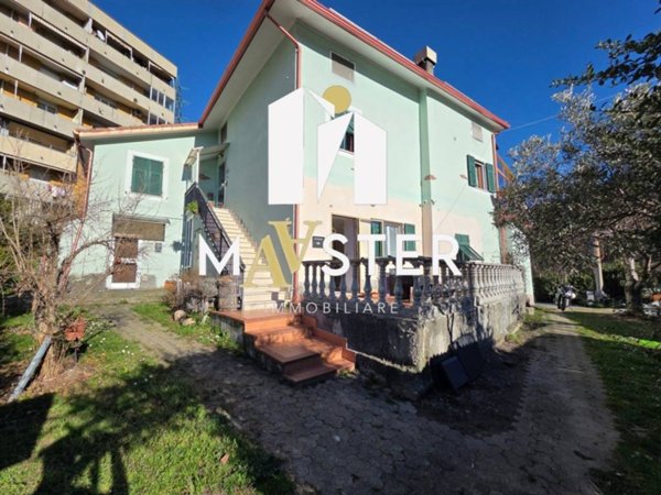 appartamento in vendita a Genova in zona Bolzaneto