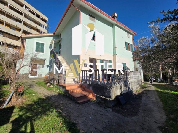 appartamento in vendita a Genova in zona Rivarolo