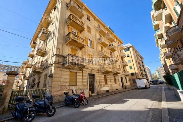 appartamento in vendita a Genova in zona Sestri Ponente