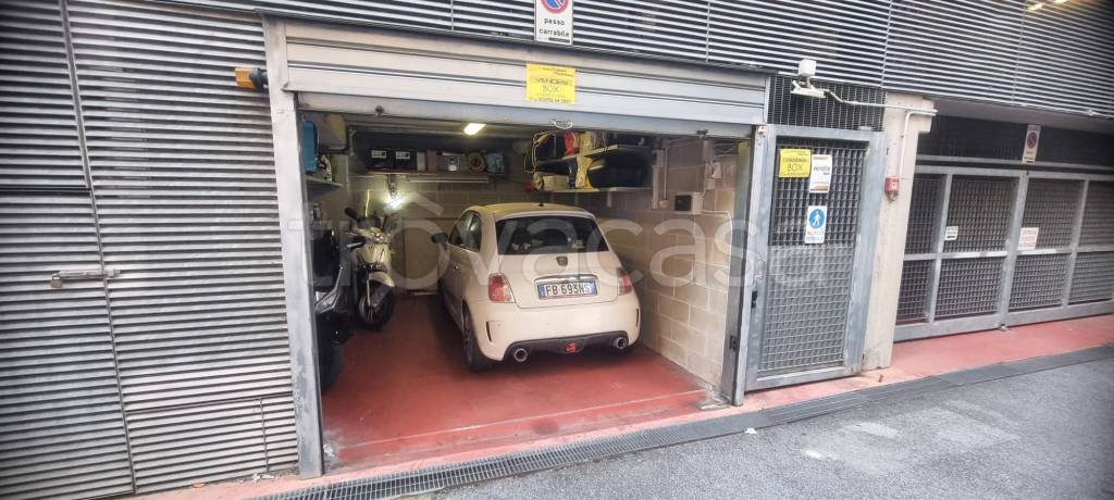 locale commerciale in vendita a Genova in zona DiNegro