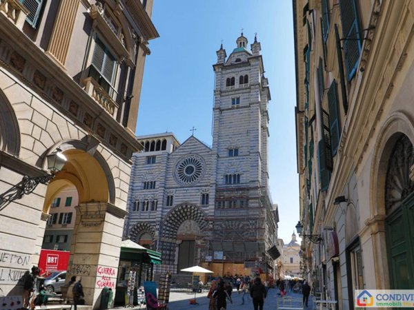 appartamento in vendita a Genova in zona Sottoripa / Maddalena / Molo