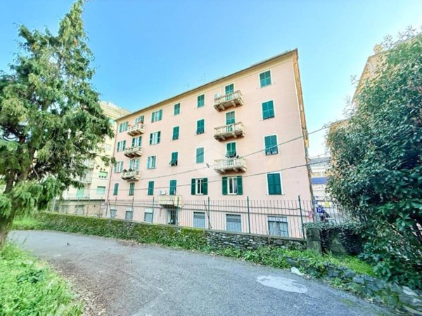 appartamento in vendita a Genova in zona Sestri Ponente