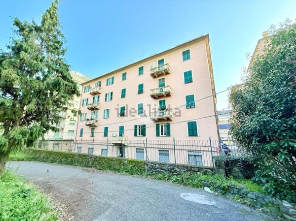 appartamento in vendita a Genova in zona Sestri Ponente